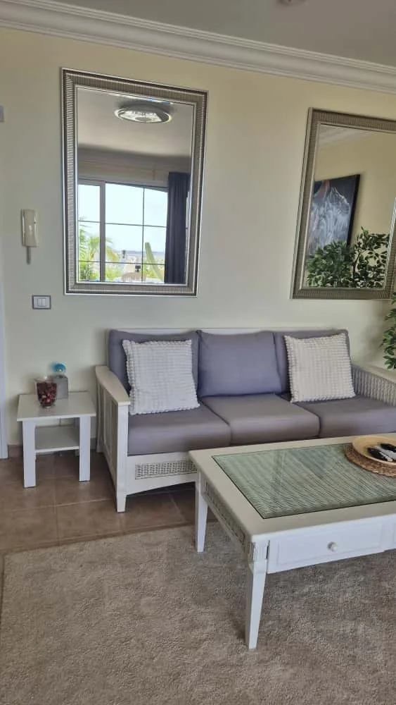 Bernardo: Wohnzimmer mit Fenster
