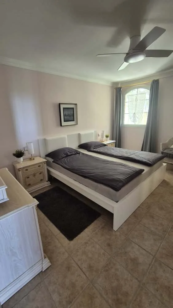 Bernardo: Doppelbett im Schlafzimmer