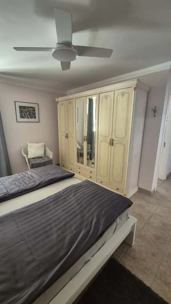 Bernardo: Schlafzimmer mit Kleiderschrank