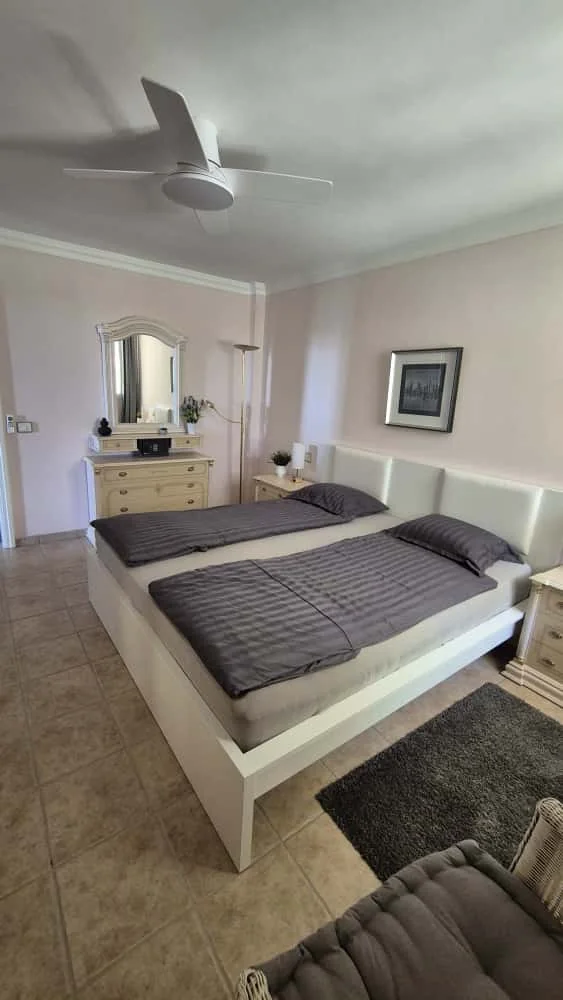 Bernardo: Blick durch das Schlafzimmer