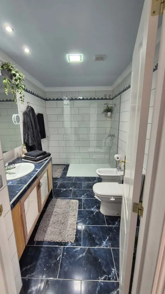 Grande: Badezimmer mit Waschtisch